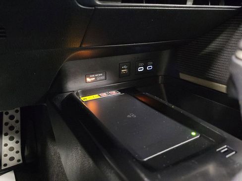 Used 2025 Toyota Camry SE image 17