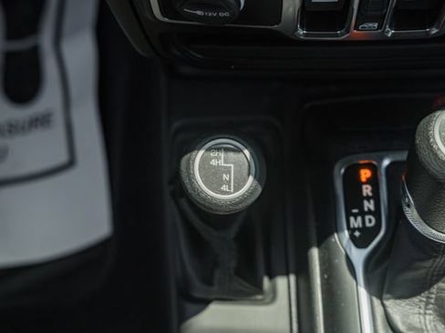 Used 2022 Jeep Wrangler Unlimited Sport AWD/4WD image 32