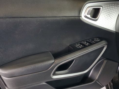 Used 2024 Kia Soul LX w/ Option Group 015 FWD image 14