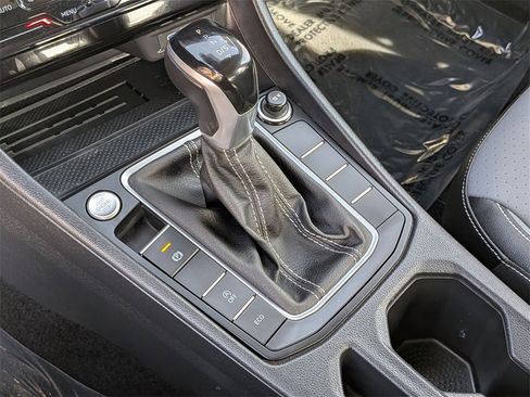 Used 2025 Volkswagen Jetta SE image 21