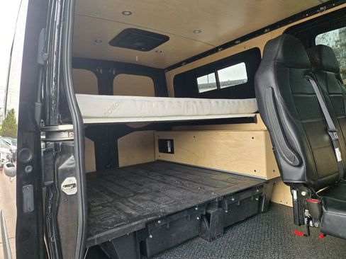Used 2020 Mercedes-Benz Sprinter 2500 image 23