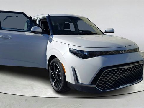 Used 2023 Kia Soul EX image 8