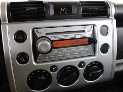 Used 2008 Toyota FJ Cruiser 2WD image 76