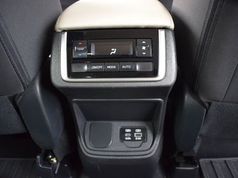Used 2023 Subaru Ascent Premium w/ Convenience Package AWD/4WD image 40