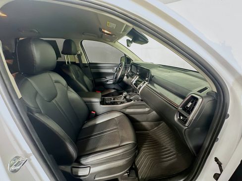Used 2023 Kia Sorento S image 33