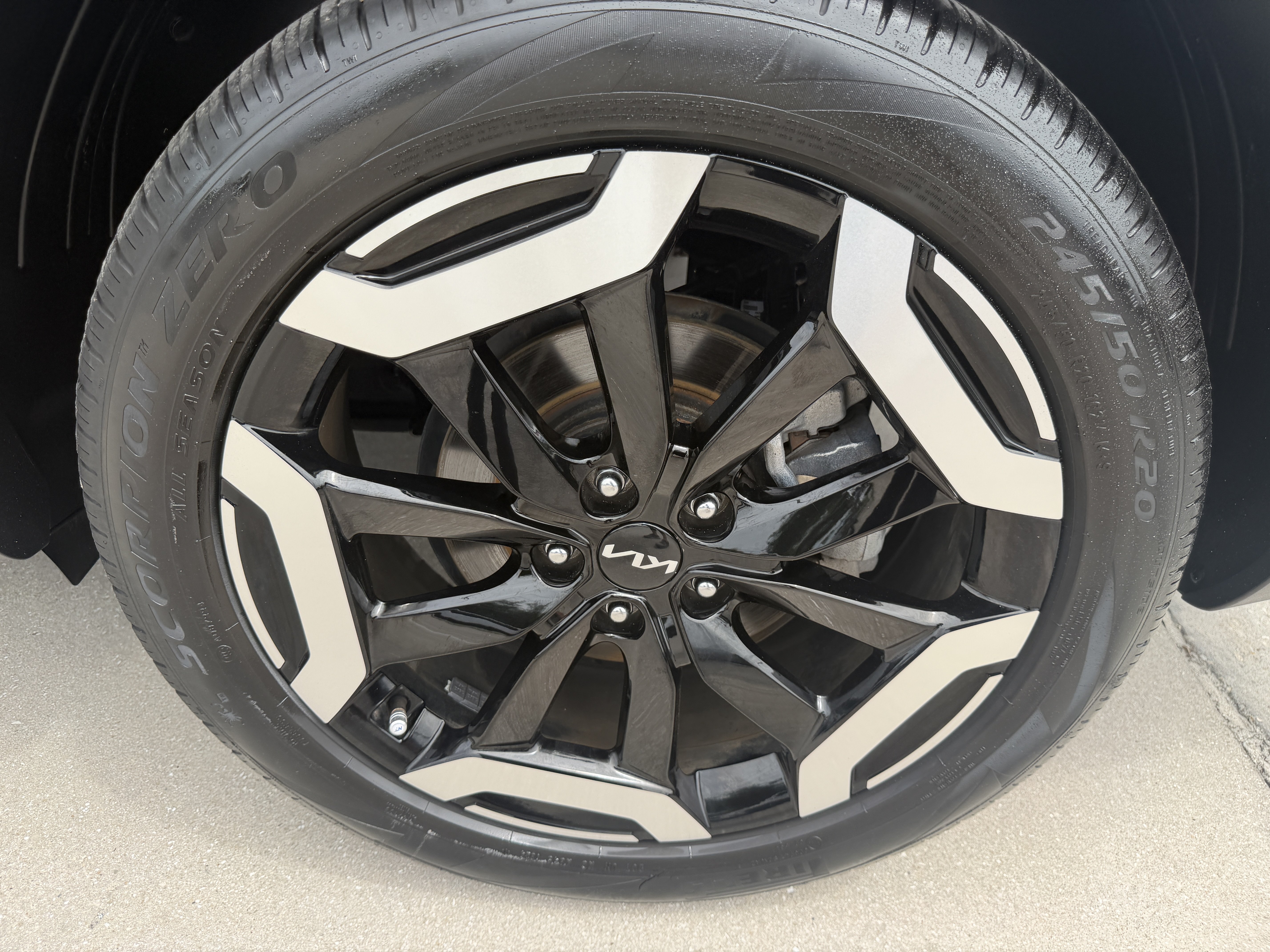 Certified 2024 Kia Telluride EX w/ EX Captain's Chair Package FWD image 31