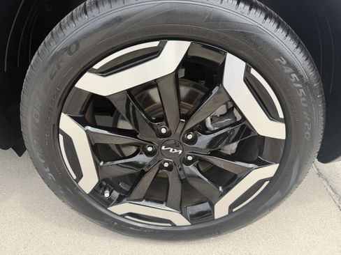 Certified 2024 Kia Telluride EX w/ EX Captain's Chair Package FWD image 31
