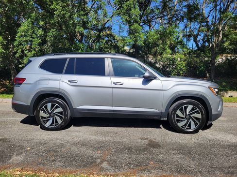 Used 2026 Volkswagen Atlas SE FWD image 8