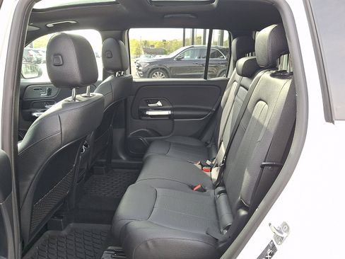 Used 2023 Mercedes-Benz GLB 250 4MATIC image 10