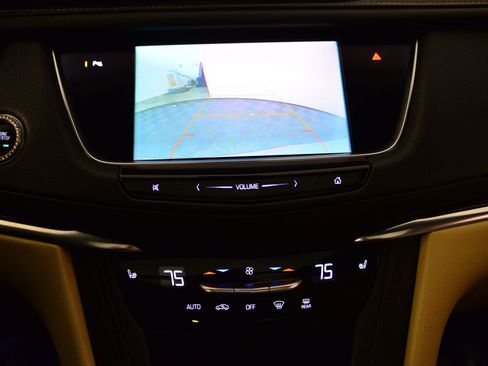 Used 2018 Cadillac XT5 Luxury w/ Driver Awareness Package image 30