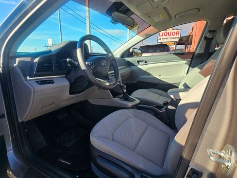 Used 2020 Hyundai Elantra SE FWD image 8