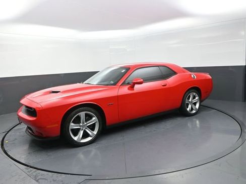 Used 2016 Dodge Challenger R/T RWD image 46