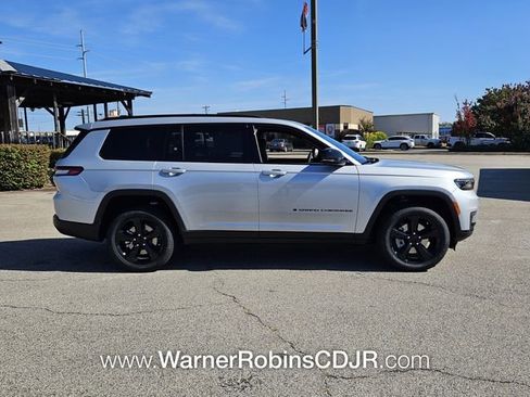 New 2025 Jeep Grand Cherokee L Limited w/ Black Appearance Package image 16