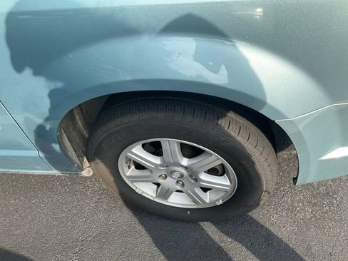 Used 2010 Chrysler Town & Country Touring FWD image 3