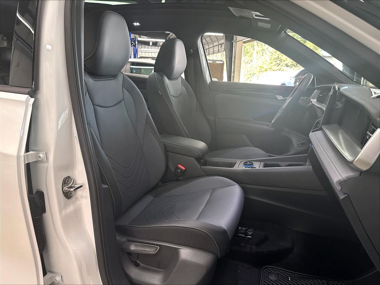 New 2026 Volkswagen Tiguan SE R-Line AWD/4WD image 11