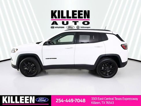 Used 2025 Jeep Compass Latitude w/ Altitude Special Edition image 4