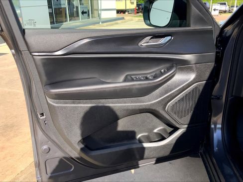 New 2025 Jeep Grand Cherokee Laredo image 10