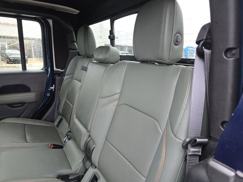 Used 2025 Jeep Gladiator Mojave image 15