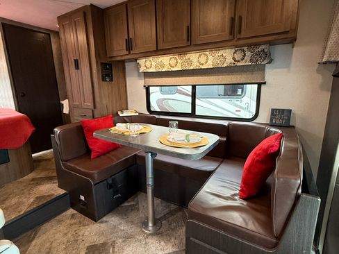 Used 2019 Chevrolet Express 4500 w/ RV Package image 8