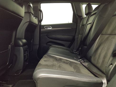 Used 2020 Jeep Grand Cherokee Altitude RWD image 18
