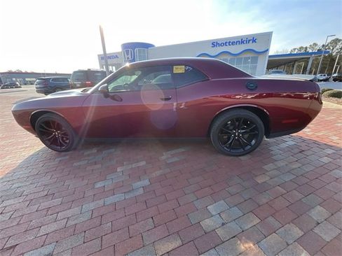 Used 2018 Dodge Challenger SXT w/ Blacktop Package image 11