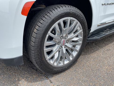 Used 2023 GMC Yukon SLT RWD image 10