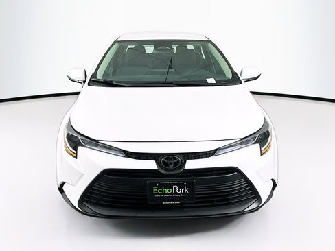 Used 2025 Toyota Corolla LE image 2