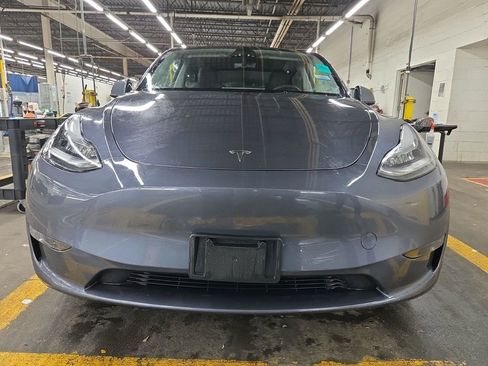 Used 2023 Tesla Model Y Long Range AWD/4WD image 2