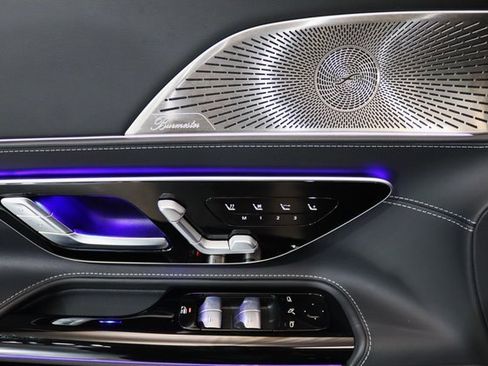 Used 2022 Mercedes-Benz SL 55 AMG 4MATIC w/ Driver Assistance Package image 4