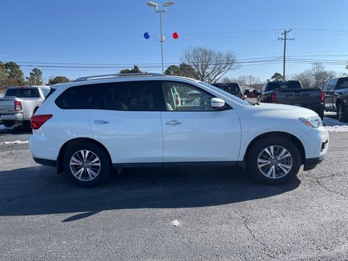 Used 2019 Nissan Pathfinder SL image 4