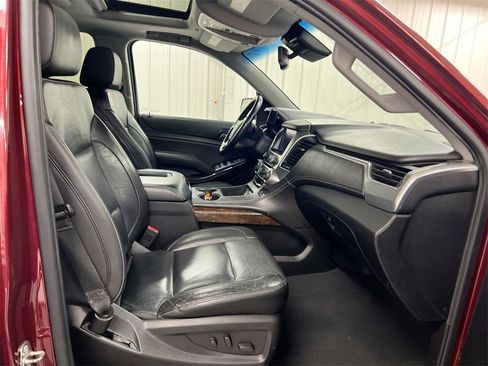 Used 2019 Chevrolet Suburban LT image 22