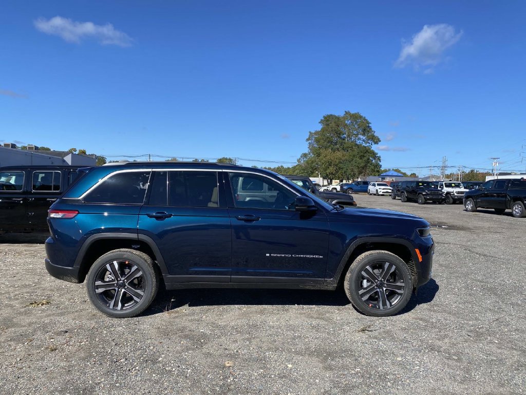 New 2027 Jeep Grand Cherokee Limited AWD/4WD image 2