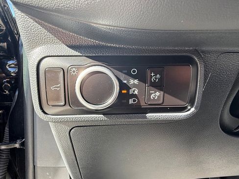 Used 2025 Ford Explorer Active image 14