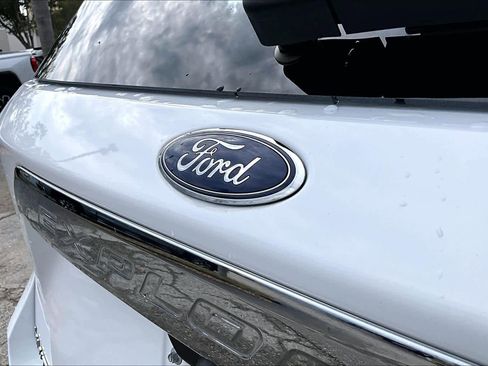 Used 2022 Ford Explorer Limited w/ Equipment Group 301A image 31