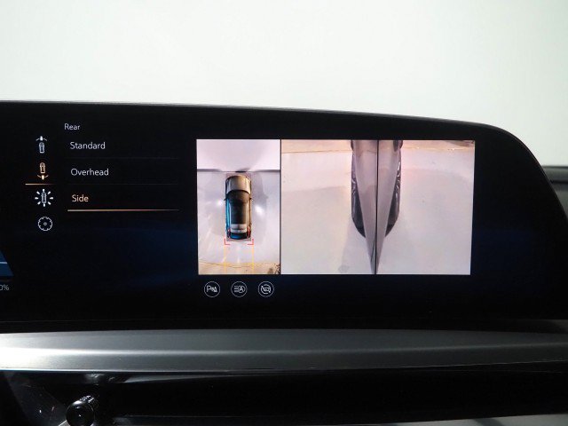Used 2024 Cadillac Lyriq Sport RWD image 30