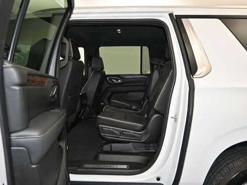Certified 2023 Chevrolet Suburban Premier RWD image 23