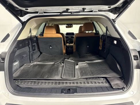 Certified 2022 Lexus RX 350L Premium w/ Premium Package AWD/4WD image 38