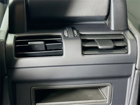 Used 2025 Land Rover Defender 110 S image 27