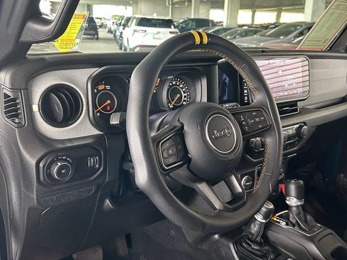 Used 2025 Jeep Wrangler Unlimited Sport AWD/4WD image 19