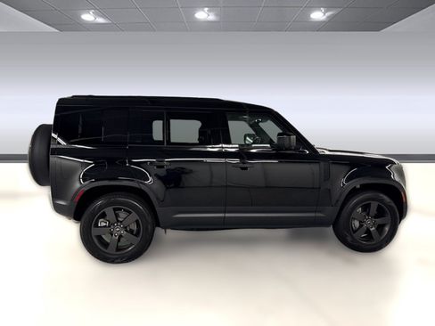 Used 2025 Land Rover Defender 110 S AWD/4WD image 8