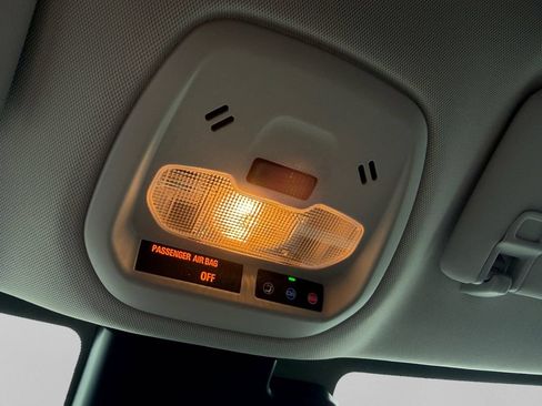 Used 2025 Chevrolet Trax LT FWD image 14