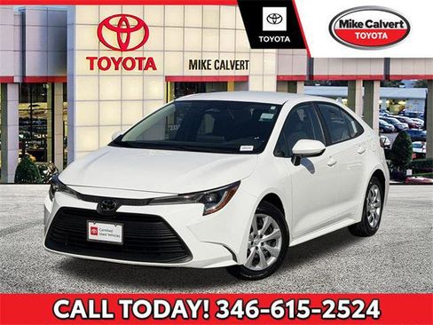 Certified 2024 Toyota Corolla LE image 1