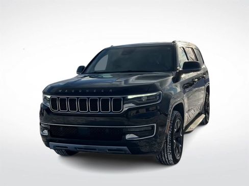 Used 2023 Jeep Wagoneer Series III w/ Preferred Equipment Group image 4