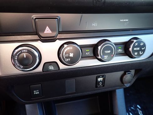 Used 2019 Toyota Tacoma SR AWD/4WD image 20
