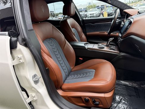 Used 2019 Maserati Ghibli GranLusso RWD image 12