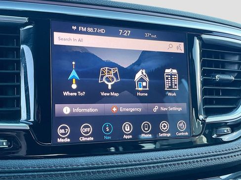 Used 2020 Chrysler Pacifica Limited FWD image 12