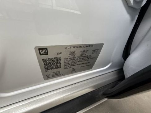 Used 2024 Buick Enclave Premium AWD/4WD image 23