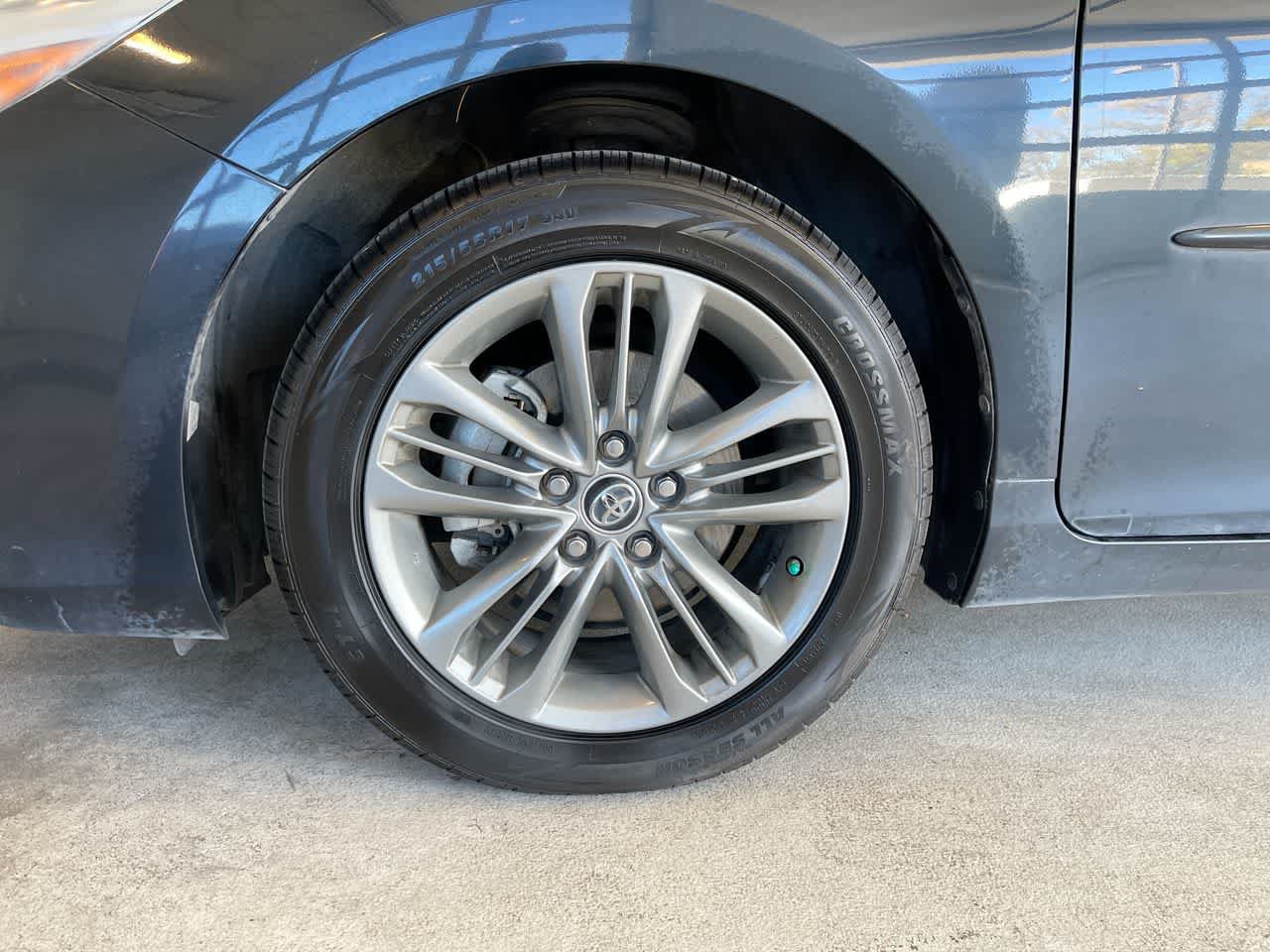 Used 2015 Toyota Camry SE FWD image 10
