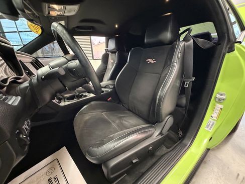 Used 2015 Dodge Challenger R/T Scat Pack w/ Scat Pack Appearance Package image 8