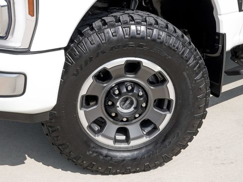Used 2024 Ford F250 Platinum w/ Tremor Off-Road Package AWD/4WD image 29